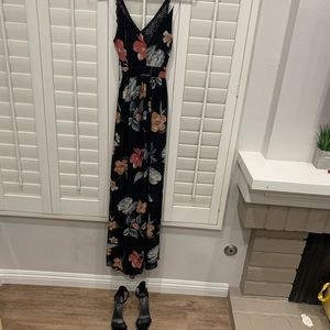 Windsor size S black floral print maxi dress